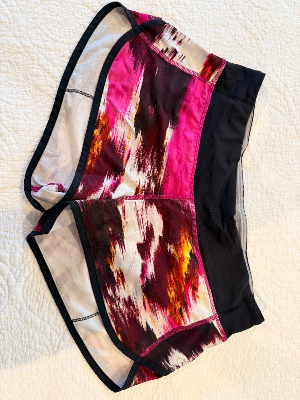 Lululemon Low Rise Speed Up Shorts - Size 8